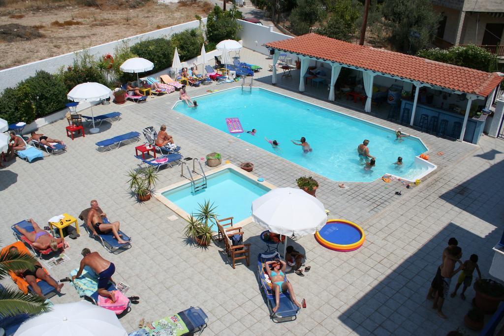 Helios Hotel Agia Marina  외부 사진