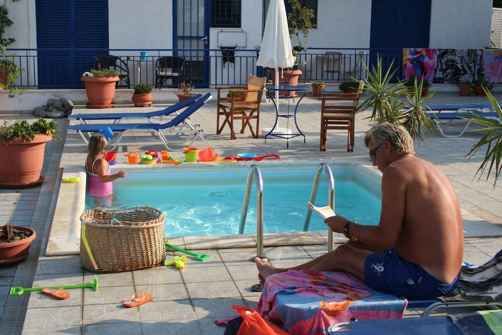 Helios Hotel Agia Marina  외부 사진